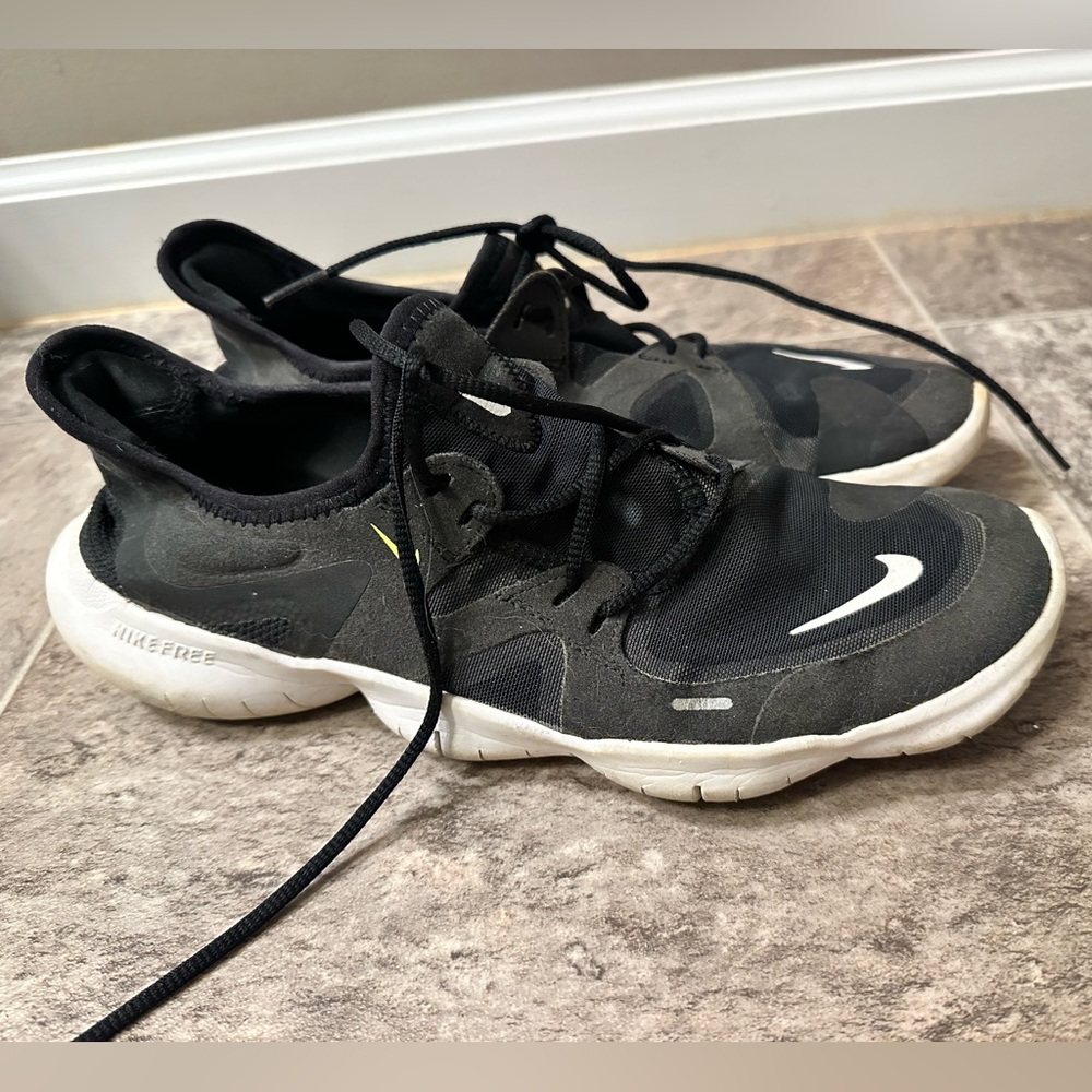 Nike Black and Green Sneakers